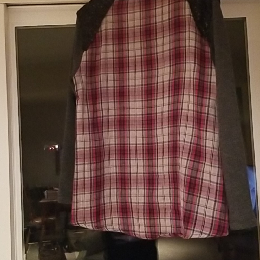 Top - Picture 2 of 3